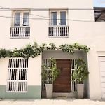 Modern Comfort - Spacious 2Br In Walled City