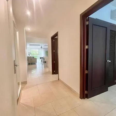 Modern Comfort - Spacious 2br In Walled