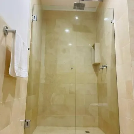 Modern Comfort - Spacious 2br In Walled Apartamento Cartagena