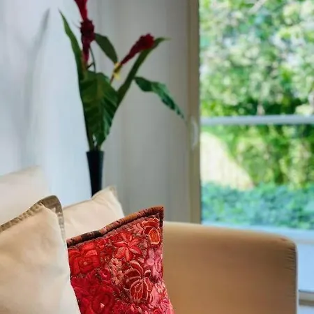 Modern Comfort - Spacious 2br In Walled