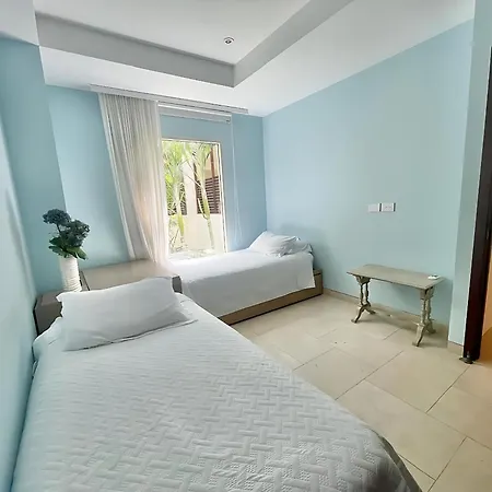 Modern Comfort - Spacious 2br In Walled