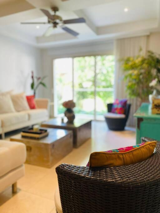 Modern Comfort - Spacious 2br In Walled