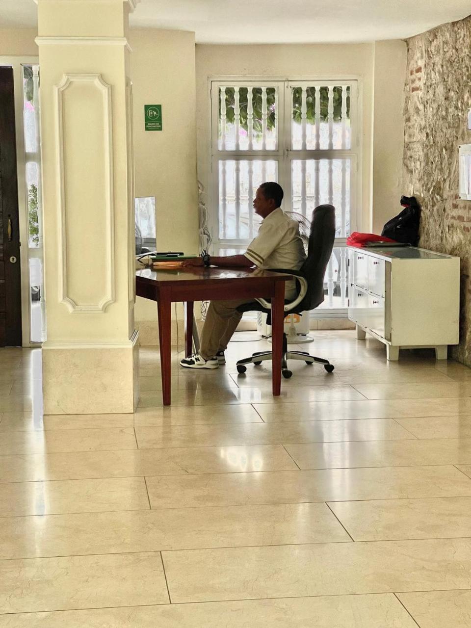 Modern Comfort - Spacious 2br In Walled *