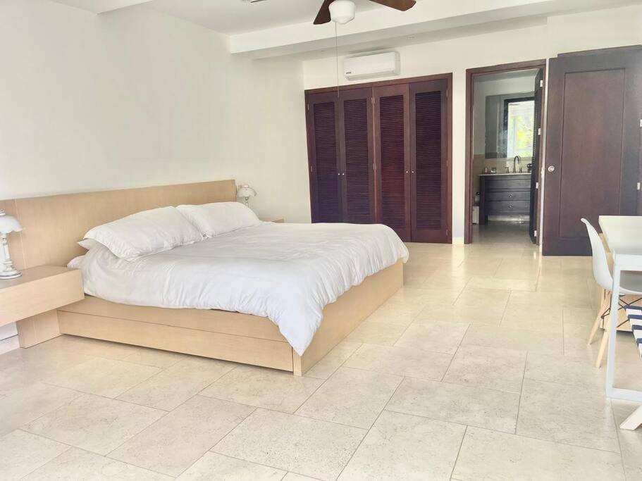 Apartment Modern Comfort - Spacious 2br In Walled