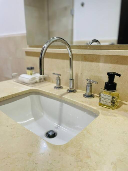 Apartment Modern Comfort - Spacious 2br In Walled *