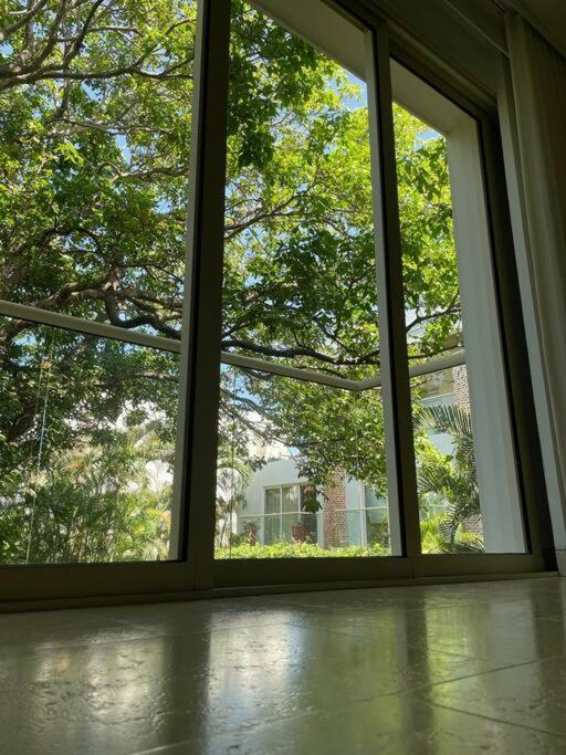 Apartment Modern Comfort - Spacious 2br In Walled