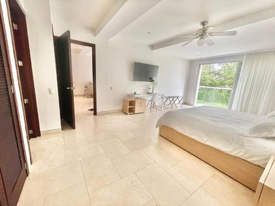 Modern Comfort - Spacious 2br In Walled Apartment Cartagena