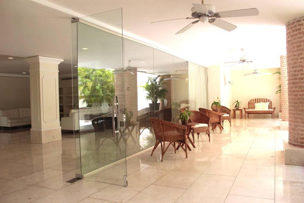 Modern Comfort - Spacious 2br In Walled