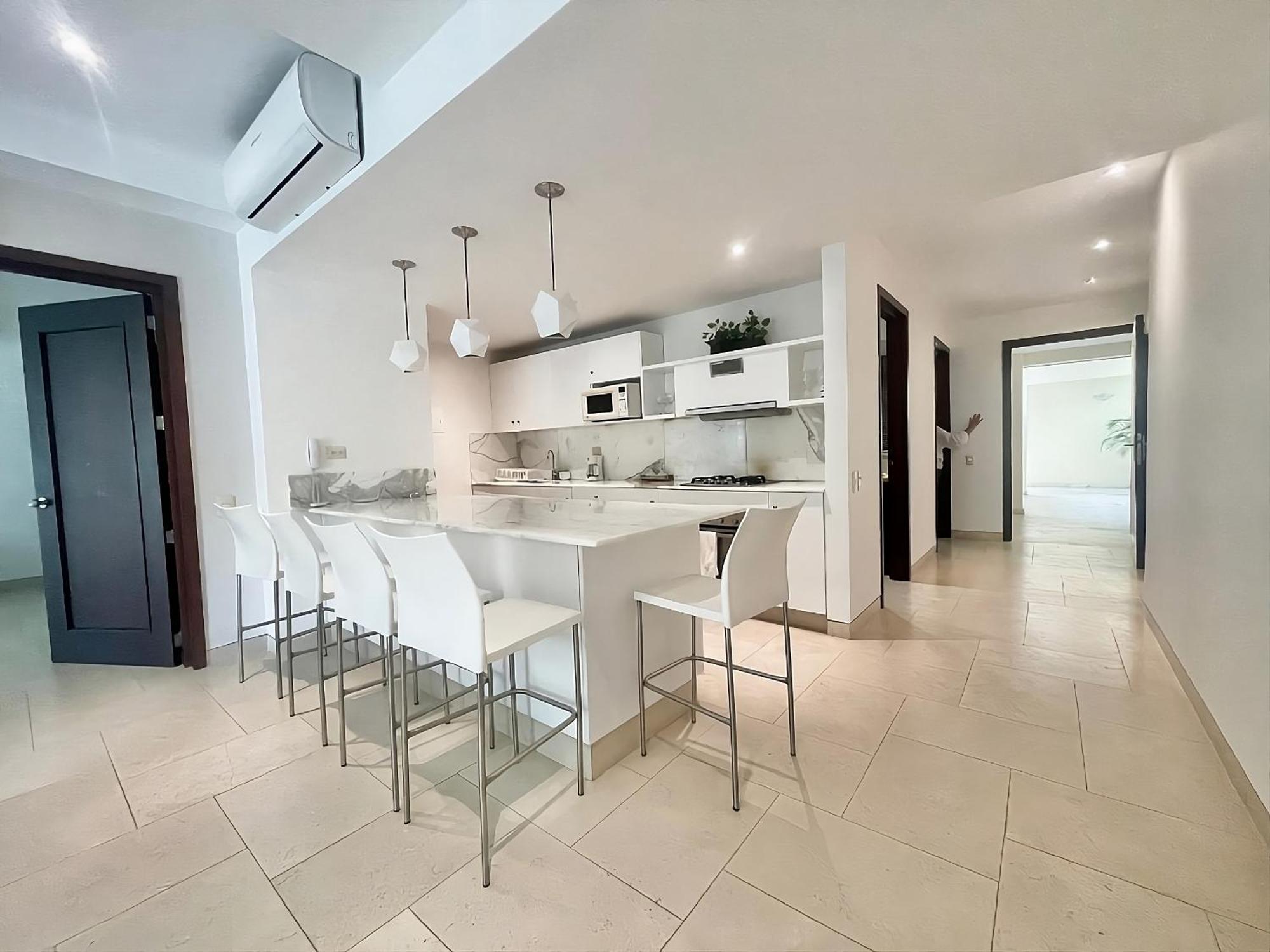 Apartment Modern Comfort - Spacious 2br In Walled